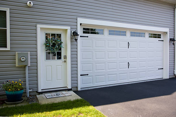 24/7 Emergency Garage Door Panel Replacement experts in Ainaloa, HI